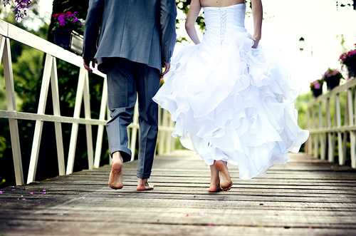 Beautiful wedding couple / ©Halfpoint - stock.adobe.com, Halfpoint - stock.adobe.com Beautiful wedding couple is enjoying wedding